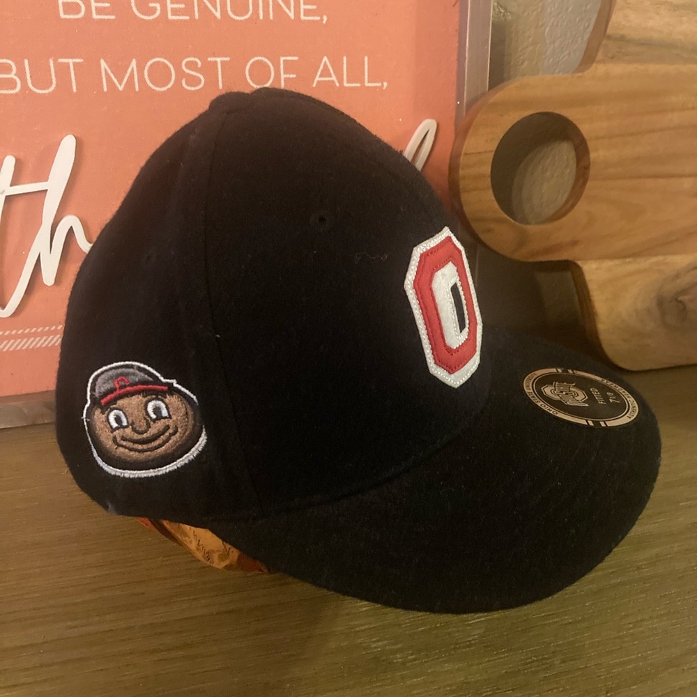 Black OHIO STATE UNIVERSITY HAT NEW FITTED SIZE 7 1/8